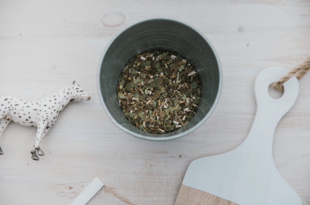 Örter hör till hästens naturliga kosthållning - Chia de Gracia SE